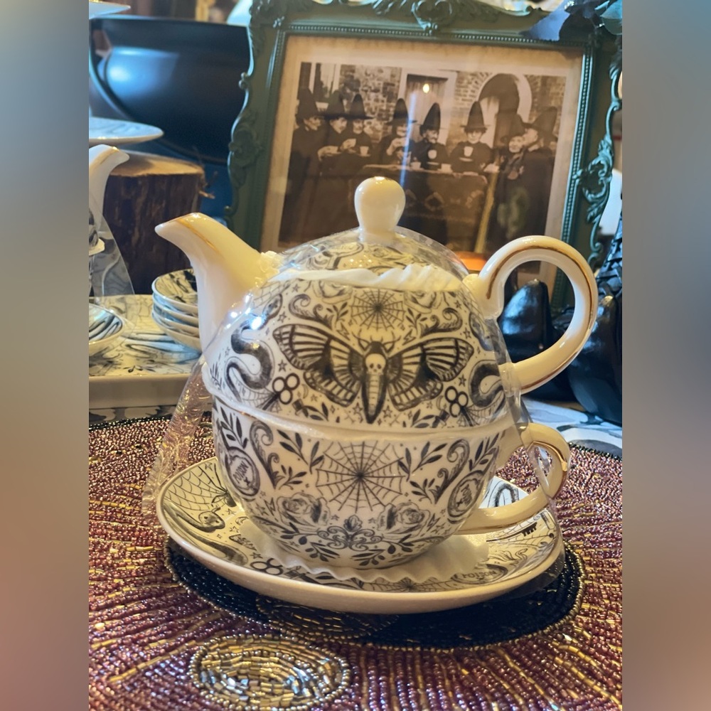 GRACE TEAWARE NEW Gothic Tea For 1 With Skulls And Moth Design Teapot/Teacup Set - Picture 14 of 16